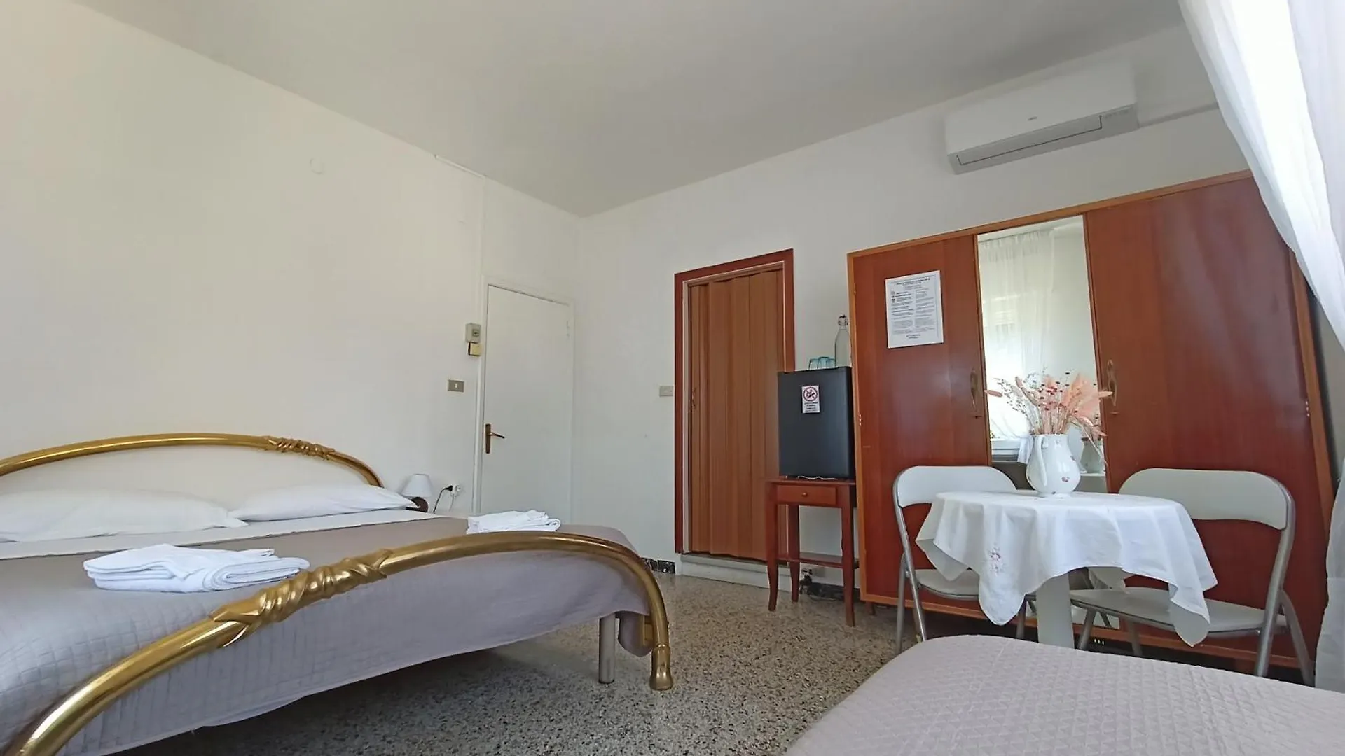 Beeliving Room&Breakfast (Adults Only) Riccione Panzió