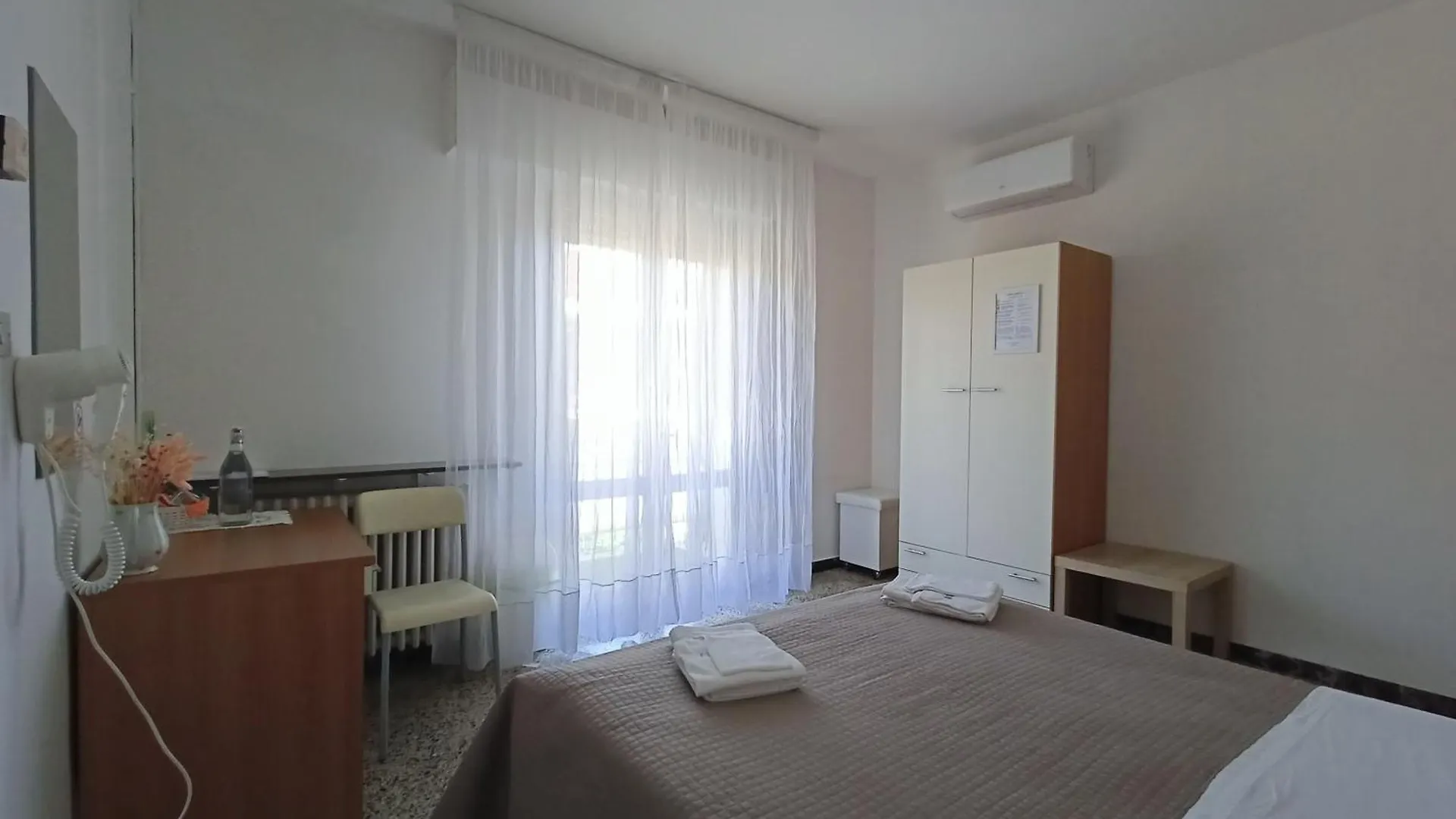 לינה וארוחת בוקר ריצ'יונה Beeliving Room&Breakfast (Adults Only)